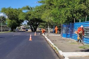 Prefeitura de Olinda realiza limpeza em terreno da Marinha usado para descarte irregular.