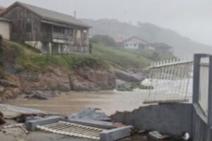 Um tsunami meteorol&oacute;gico foi registrado por volta das 6h desta segunda-feira, 21, nos munic&iacute;pios litor&acirc;neos. 