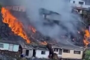 Um inc&ecirc;ndio foi registrado na manh&atilde; desta ter&ccedil;a-feira, 22 de setembro, na Rua Riverl&acirc;ndia, no bairro de Nova Descoberta, na Zona Norte do Recife. 