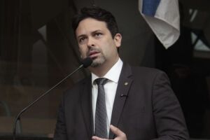 O l&iacute;der da oposi&ccedil;&atilde;o na C&acirc;mara Municipal do Recife, vereador Felipe Alecrim (Novo).