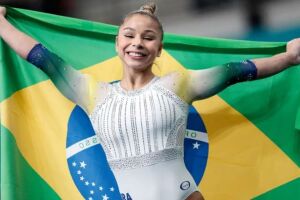 Fl&aacute;via Saraiva. 