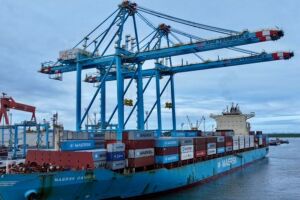Suape recebe primeiro navio em seu terminal 100% eletrificado