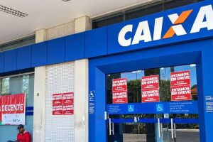 Greve na Caixa. 