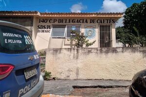 O suspeito foi levado &agrave; Delegacia de Pol&iacute;cia de Caet&eacute;s.