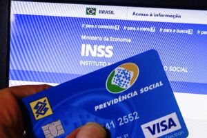 Cart&atilde;o e site da previd&ecirc;ncia social.