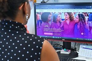 S&atilde;o 100 bolsas gratuitas de estudo para mulheres v&iacute;timas de viol&ecirc;ncia de g&ecirc;nero.
