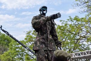 Human&oacute;ide foi apresentado como um projeto ligado ao Instituto Militar de Engenharia (IME).