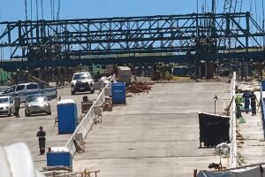 Desabamento de estrutura utilizada na constru&ccedil;&atilde;o da Ponte do Futuro, em Cabedelo.