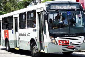 Passageira sofreu les&otilde;es na coluna ap&oacute;s uma freada brusca dentro de um &ocirc;nibus no Recife.