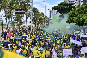 Protesto na Avenida Boa Viagem em 2020.