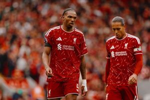 Liverpool enfrenta promovido Ipswich.