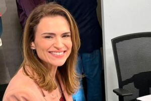 Mar&iacute;lia Arraes.