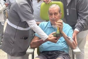 Parreira, ex-t&eacute;cnico da Sele&ccedil;&atilde;o Brasileira, recebe alta hospitalar. 