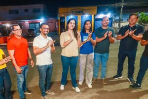 Prefeita Mirella Almeida e aliados vistoriam recapeamento.