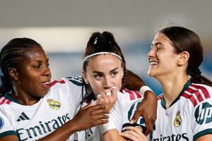 Real Madrid enfrenta PSG pela Champions Feminina.