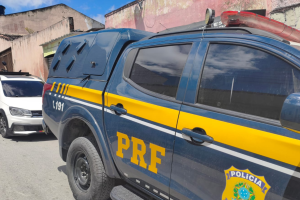 Fiscaliza&ccedil;&atilde;o da PRF na BR-423, no munic&iacute;pio de Paranatama
