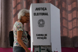 Idosos exercem direito do voto