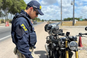 PRF faz campanha de conscientiza&ccedil;&atilde;o na Semana Nacional do Tr&acirc;nsito em Pernambuco