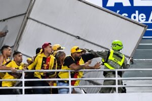 Torcida do Sport protagoniza briga no Rei Pel&eacute;.
