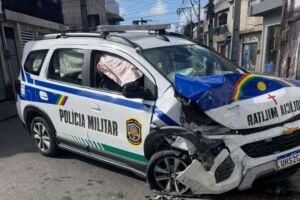 Viatura da PMPE.