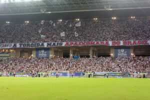 Torcida do Santa Cruz nas arquibancadas da Arena de Pernambuco.