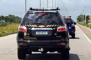 Viaturas da Pol&iacute;cia Federal.