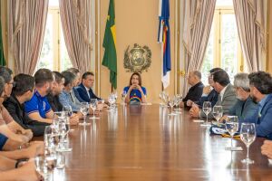 Governadora Raquel Lyra recebe representantes de clubes pernambucanos