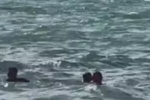 Banhistas na Praia de Boa Viagem.