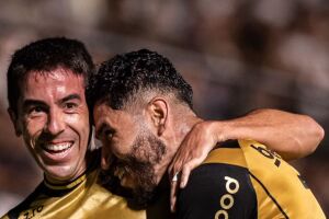 De Pena marcou gol da vit&oacute;ria, mas est&aacute; suspenso de pr&oacute;xima partida.