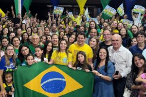 "Vamos despetizar o Nordeste: Clarissa e Pastor J&uacute;nior T&eacute;rcio s&atilde;o reeleitos em Pernambuco e anunciam apoio a Fl&aacute;vio.