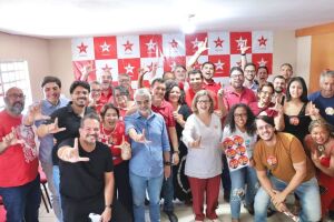 PT re&uacute;ne dez partidos em Pernambuco para organizar campanha de Lula no segundo turno.