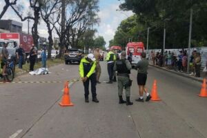 Recife: motociclista e pedestre morrem ap&oacute;s colis&atilde;o no cruzamento da Avenida Abdias de Carvalho.