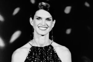 Karina Zeviani, ex-The Voice Brasil 2020, morre aos 51 anos durante tratamento contra c&acirc;ncer.