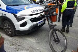 Ciclista morre ap&oacute;s ser atropelado por viatura da Pol&iacute;cia Militar na Avenida Mascarenhas de Morais, no Recife.
