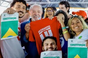 Lula promete criar P&eacute;-de-Meia para universit&aacute;rios se for reeleito.
