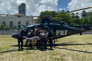 PRF e Samu transferem beb&ecirc; de 1 ano e 11 meses de helic&oacute;ptero ap&oacute;s afogamento em Barreiros.