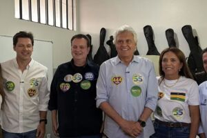 Ronaldo Caiado vota em Nova Crix&aacute;s, Goi&aacute;s, e diz ter cumprido miss&atilde;o na campanha presidencial.