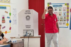Ivan Moraes vota no Recife e diz esperar resultado "surpreendente" em Pernambuco. 