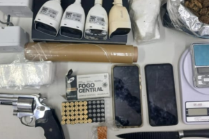 Homem condenado por homic&iacute;dio &eacute; preso com drogas e arma em Camaragibe