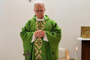 Papa Le&atilde;o XIV celebra missa em hospital 