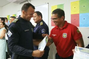 Guardas do Recife recebem certifica&ccedil;&atilde;o em Direitos Humanos.