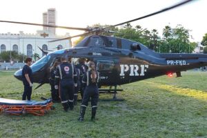Idosa &eacute; resgatada de helic&oacute;ptero.