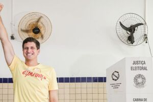 Jo&atilde;o Campos vota no Recife.