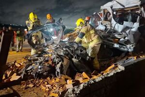 Acidente na BR-101 deixa dois mortos.