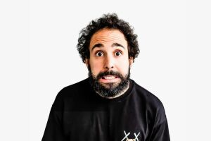 Murilo Couto apresenta "Um Show Sobre Casamento" no Teatro Rio Mar.