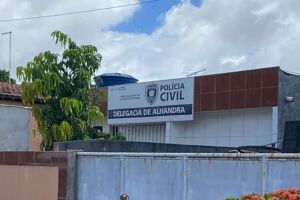 Suspeito foi conduzido &agrave; Delegacia de Alhandra.