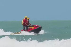 Motos aqu&aacute;ticas foram mobilizadas para buscas no per&iacute;metro entre o Pina e Boa Viagem.