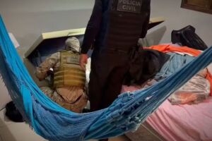 Pol&iacute;cia Civil cumpriu mandado judicial na casa do agente.