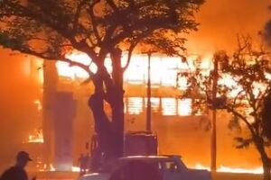 Inc&ecirc;ndio tomou o antigo pr&eacute;dio da Diretoria de Inova&ccedil;&atilde;o e Empreendedorismo (Dine) da UFPE.