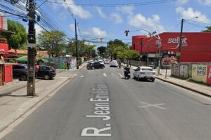 Avenida Jean-Emile Favre, no bairro do Ipsep, Zona Sul do Recife